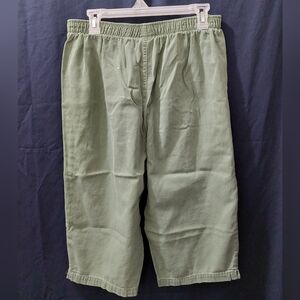 📣 FREE W/ BUNDLE📣 White Stag Army green capris sz LG elastic waist